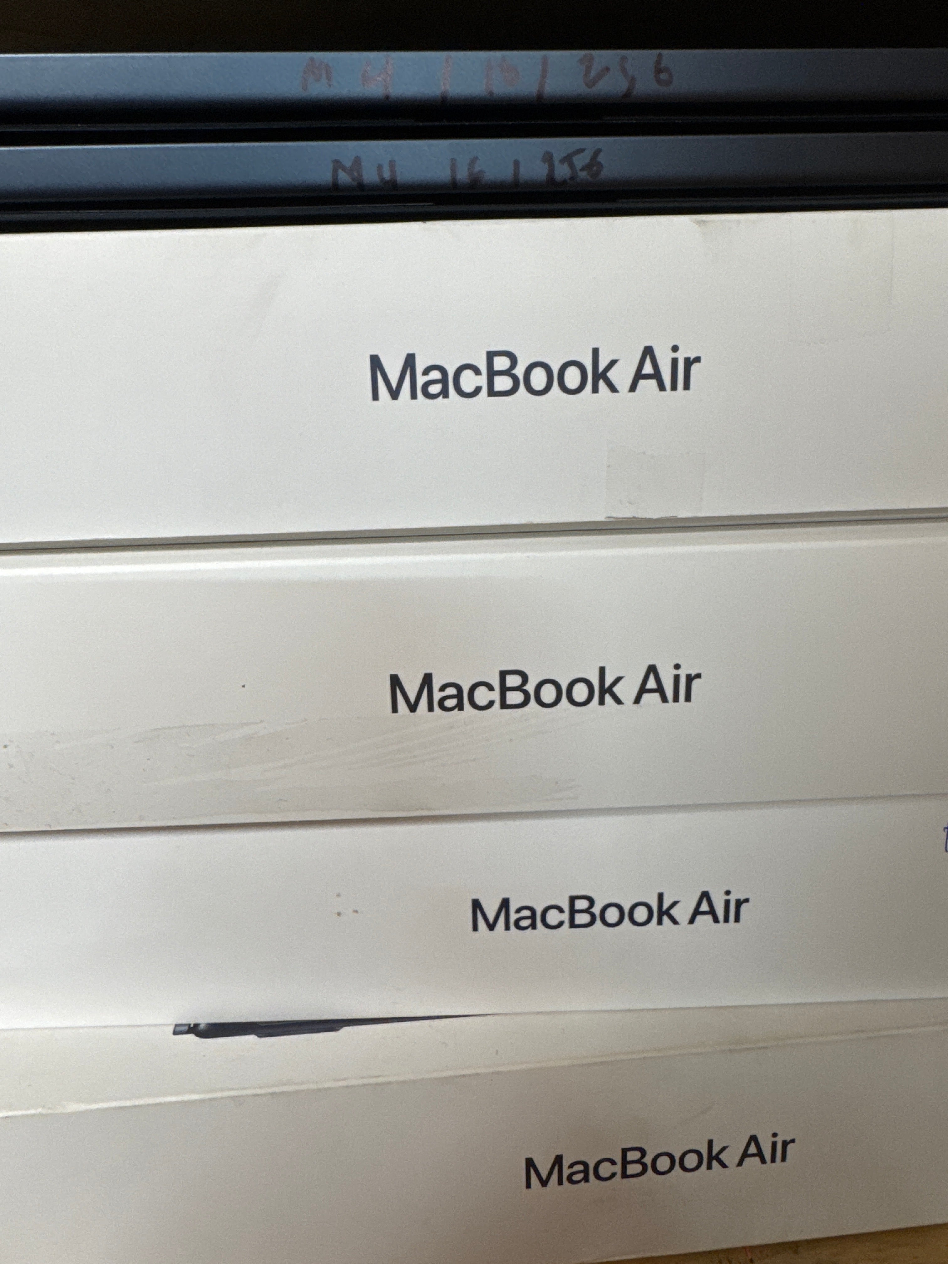 MacBook air 13” M4 16/256. Open box