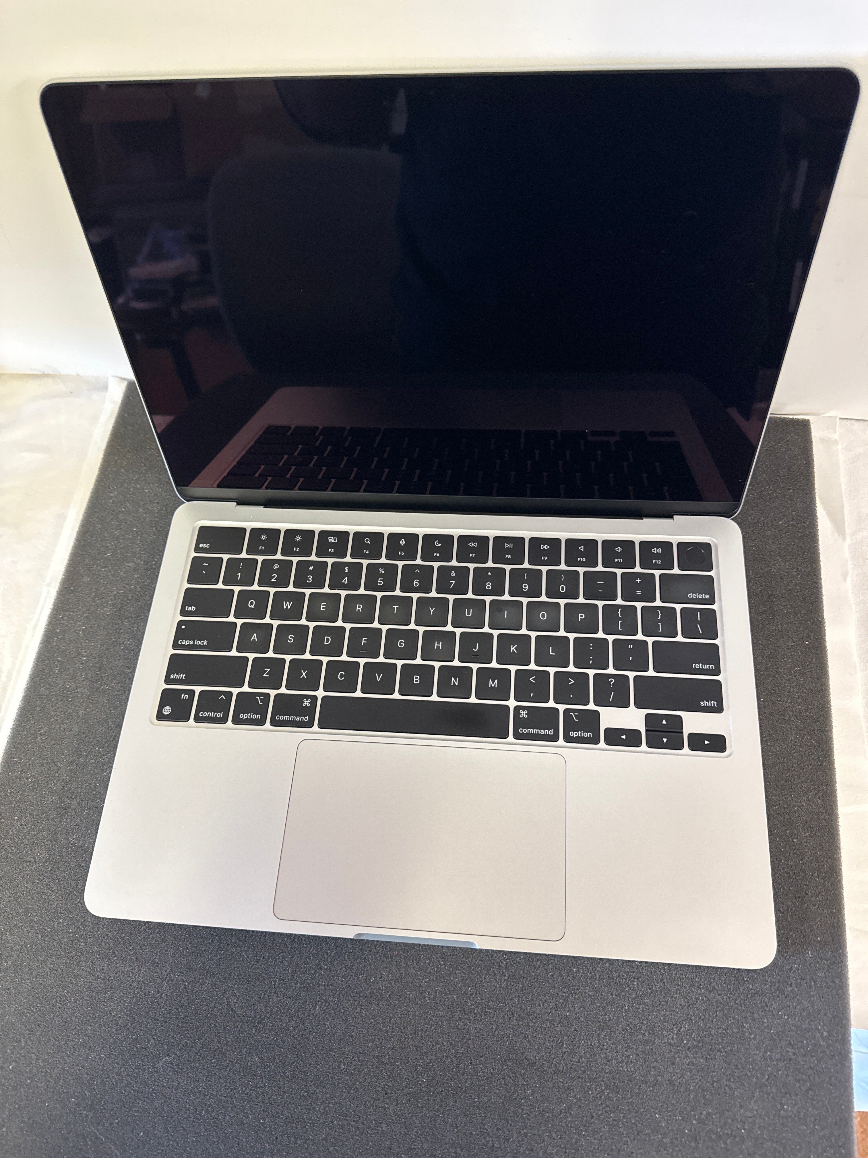 MacBook Air 13” 2022 M2 16/256 silver