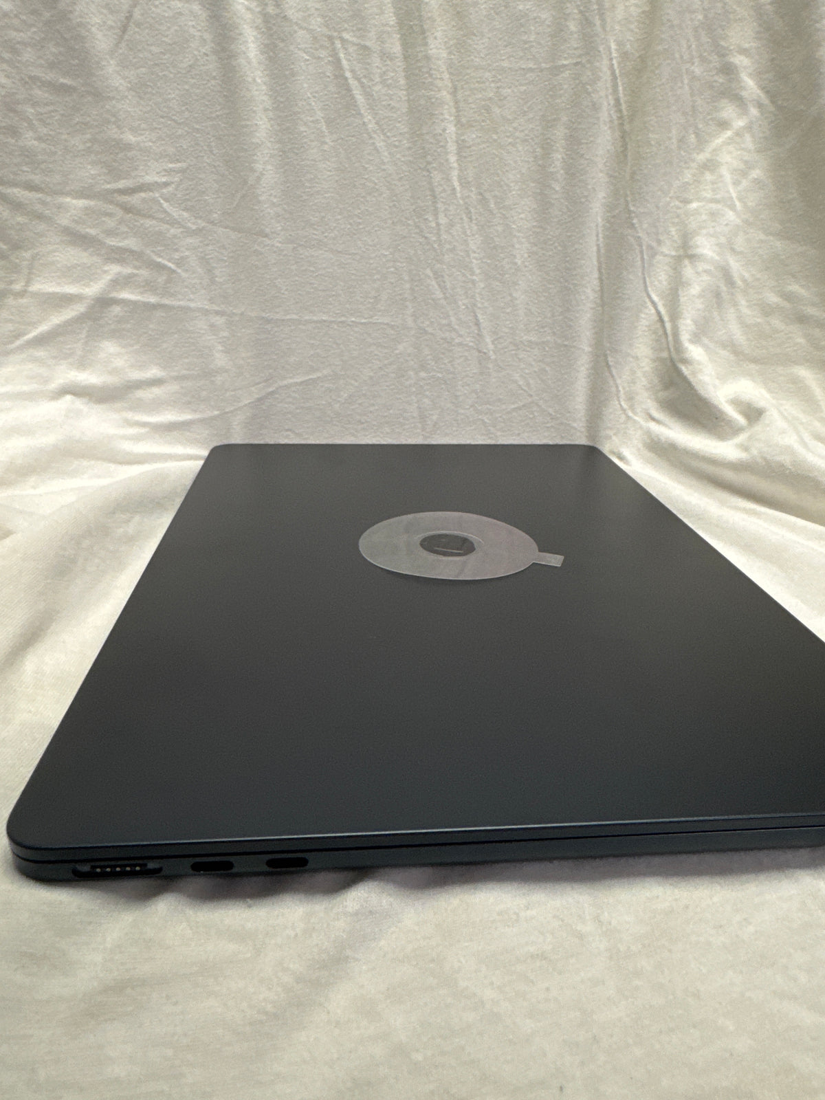 Macbook pro 16” M3 Max 48gb Ram. 1tb HD slightly used. 40core gpu.